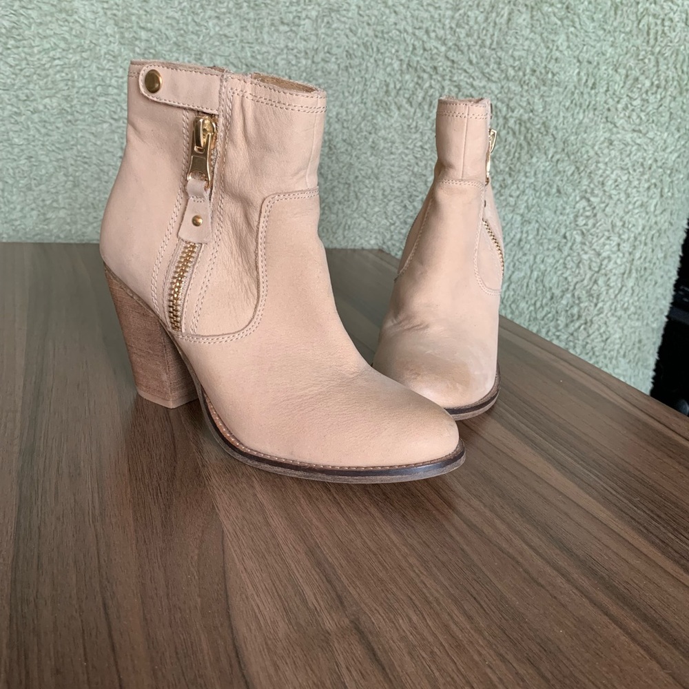 Aldo Olenalla heeled bootie with zipper